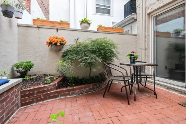 143 Fitzwater St, Philadelphia, PA 19147-3407