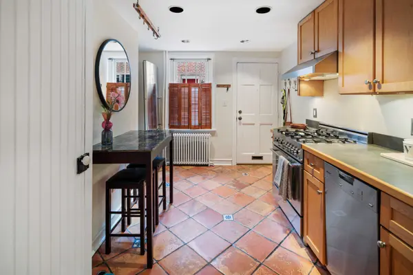 143 Fitzwater St, Philadelphia, PA 19147-3407