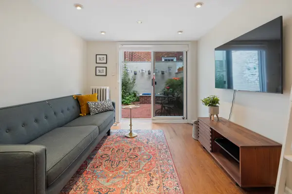 143 Fitzwater St, Philadelphia, PA 19147-3407
