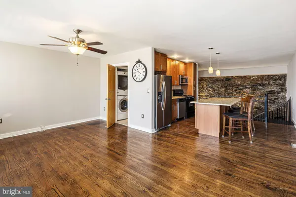 331 N FRONT ST #1, Philadelphia, PA 19106