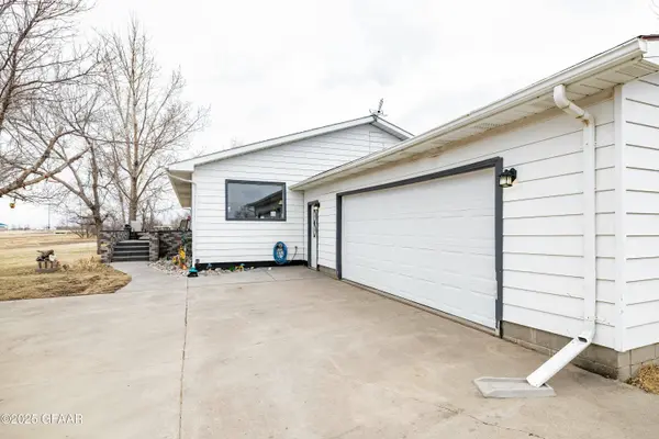 595 69TH ST N, Grand Forks, ND 58203