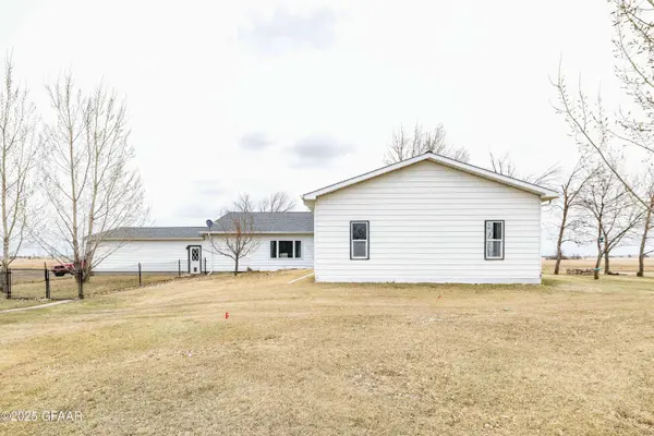 595 69TH ST N, Grand Forks, ND 58203