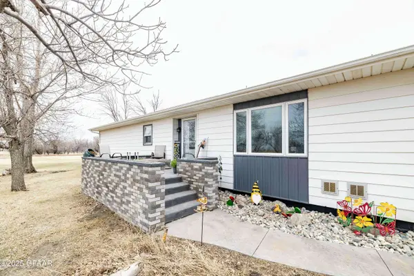 595 69TH ST N, Grand Forks, ND 58203