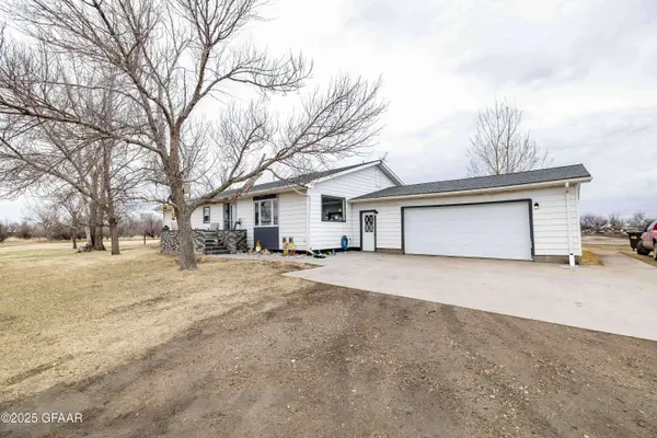 595 69TH ST N, Grand Forks, ND 58203
