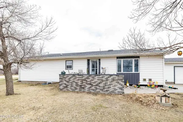 595 69TH ST N, Grand Forks, ND 58203