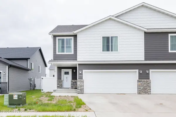 1752 TOBI LANE LN, Grand Forks, ND 58201