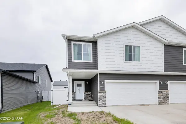 1752 TOBI LANE LN, Grand Forks, ND 58201