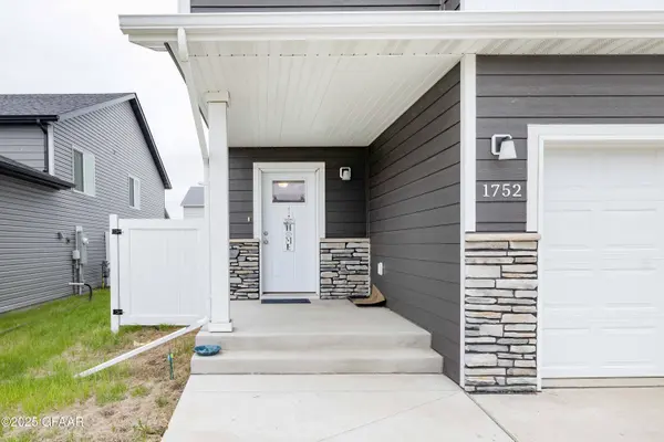 1752 TOBI LANE LN, Grand Forks, ND 58201
