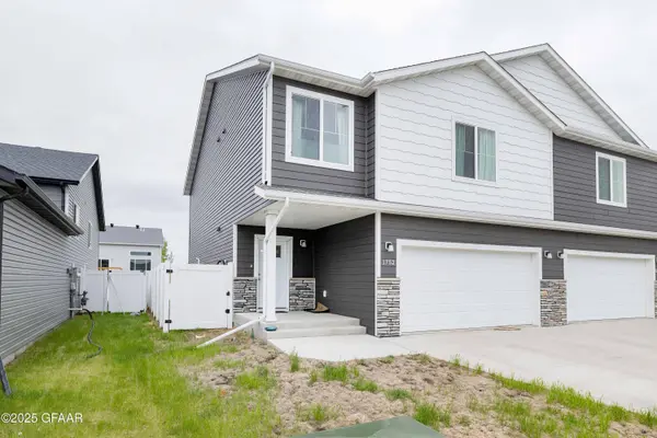 1752 TOBI LANE LN, Grand Forks, ND 58201