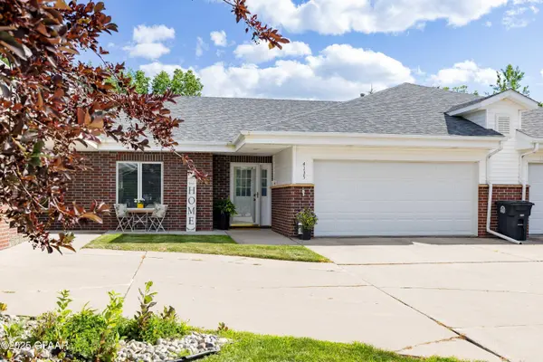 4135 LARK CIR, Grand Forks, ND 58201