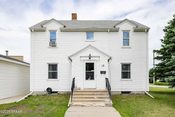 12 9TH ST NE, East Grand Forks, MN 56721