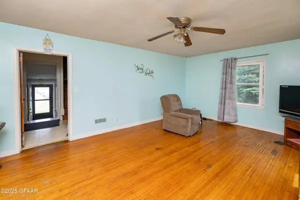 12 9TH ST NE, East Grand Forks, MN 56721