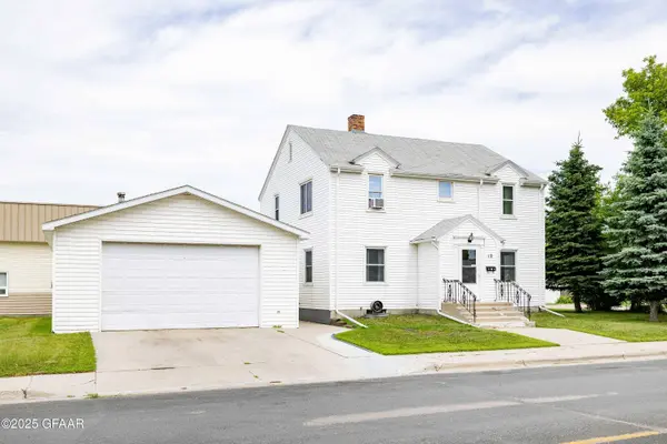 12 9TH ST NE, East Grand Forks, MN 56721