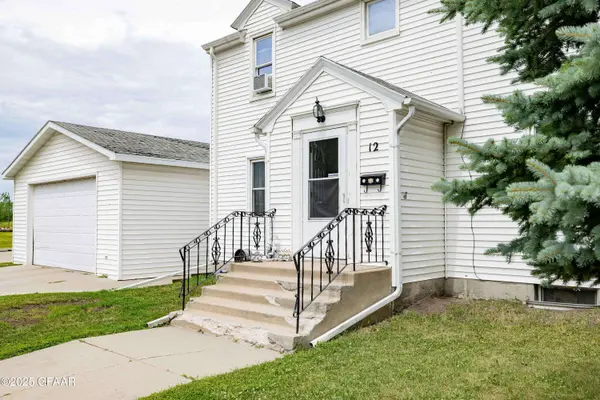 12 9TH ST NE, East Grand Forks, MN 56721