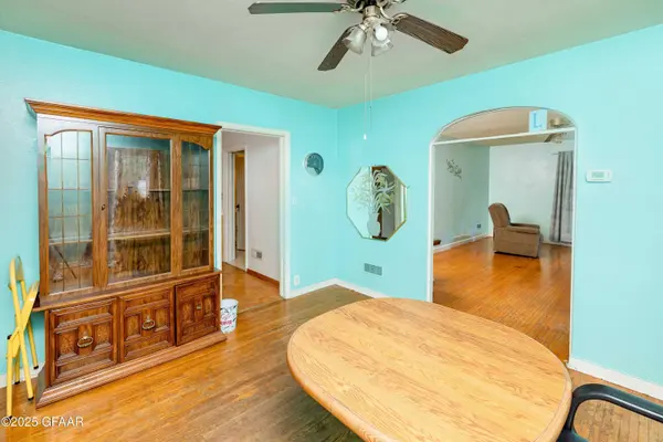 12 9TH ST NE, East Grand Forks, MN 56721