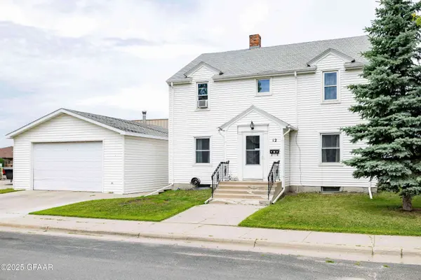 12 9TH ST NE, East Grand Forks, MN 56721