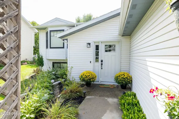 3309 PRIMROSE CT, Grand Forks, ND 58201