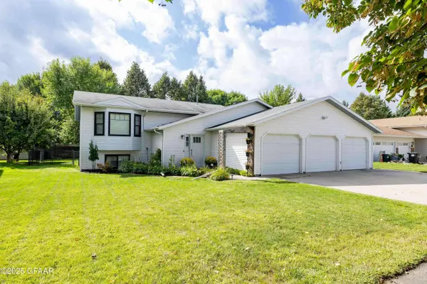 3309 PRIMROSE CT, Grand Forks, ND 58201