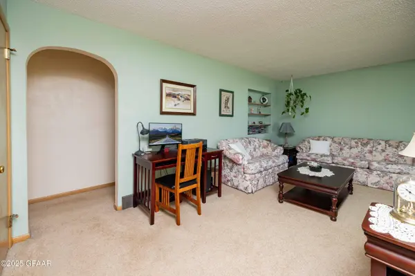 1811 11TH AVE N, Grand Forks, ND 58203
