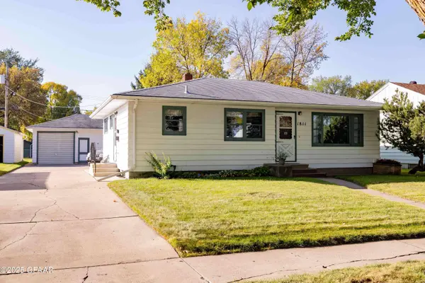 1811 11TH AVE N, Grand Forks, ND 58203