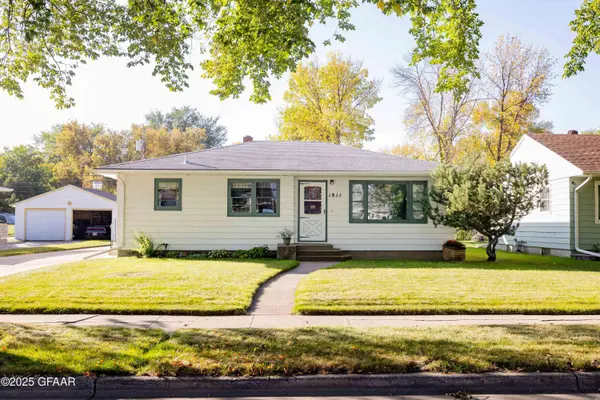1811 11TH AVE N, Grand Forks, ND 58203