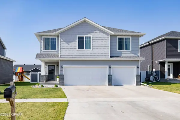 426 PLYMOUTH LN, Grand Forks, ND 58201