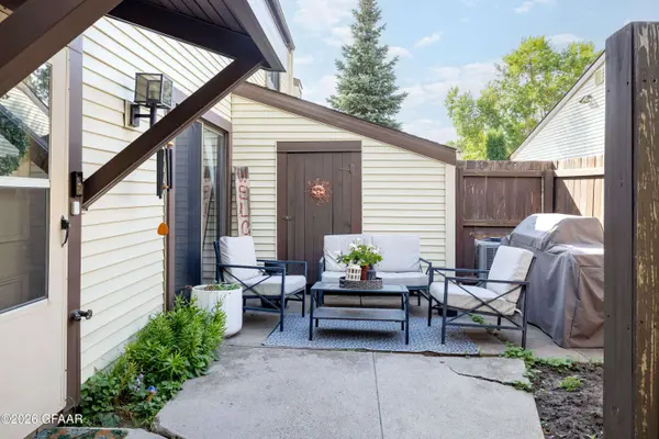1015 39TH ST B6, Grand Forks, ND 58203