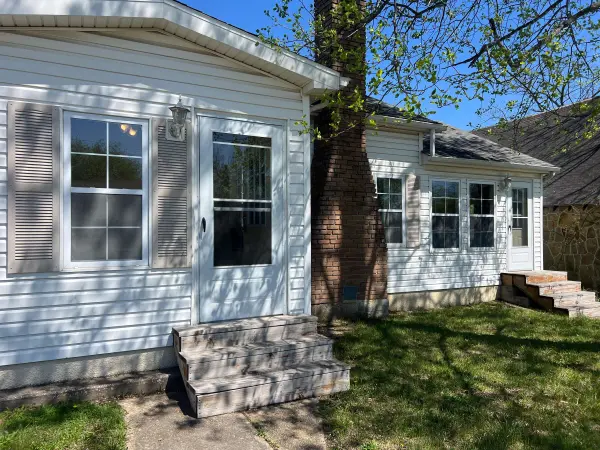 418 W Commercial ST, Mansfield, MO 65704