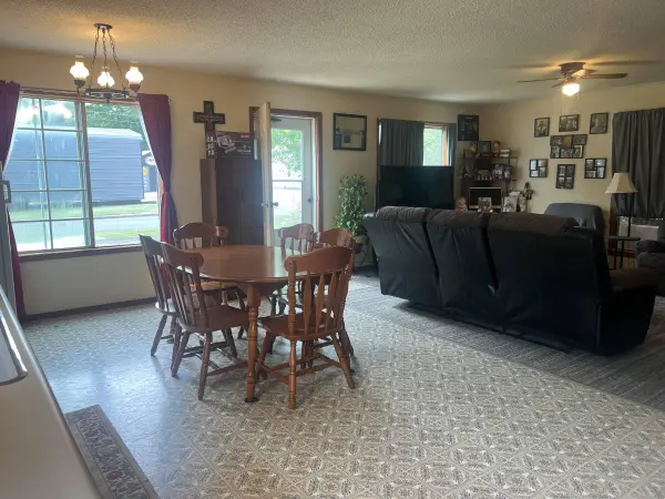 617 W Frisco ST, Mountain Grove, MO 65711