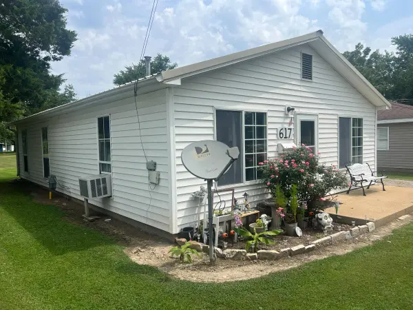 617 W Frisco ST, Mountain Grove, MO 65711