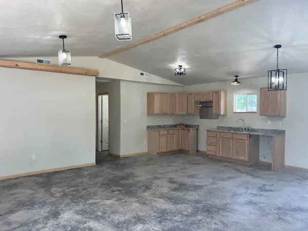 324 W 7th ST, Mountain Grove, MO 65711
