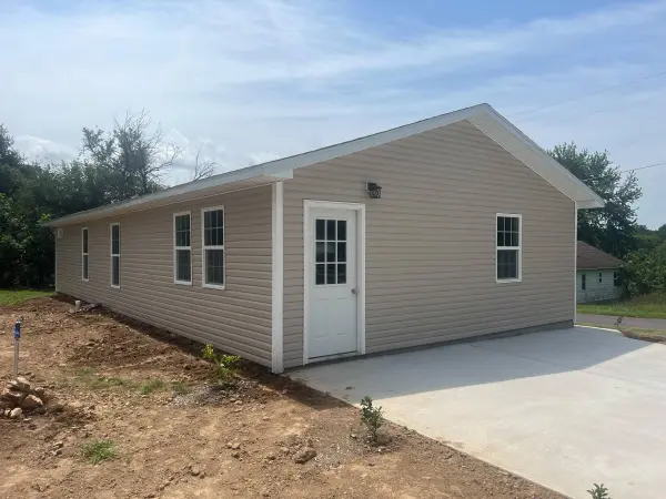 324 W 7th ST, Mountain Grove, MO 65711