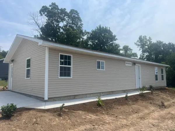 324 W 7th ST, Mountain Grove, MO 65711