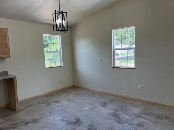 324 W 7th ST, Mountain Grove, MO 65711