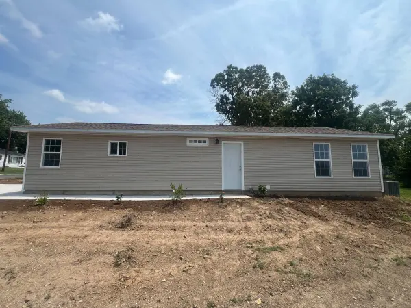324 W 7th ST, Mountain Grove, MO 65711