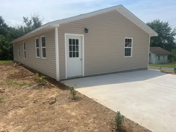 324 W 7th ST, Mountain Grove, MO 65711