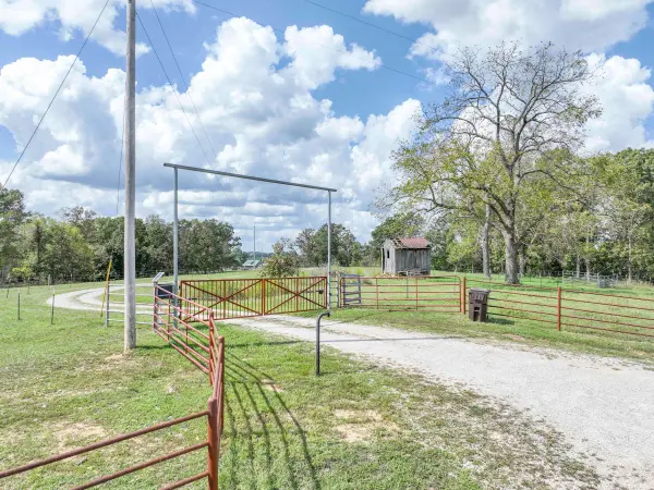 4083 State Route W, West Plains, MO 65775
