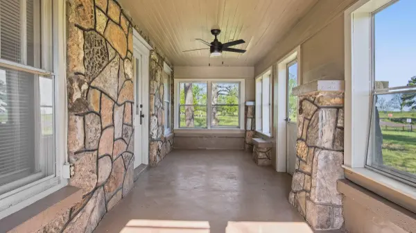2813 State Route Aa, Willow Springs, MO 65793
