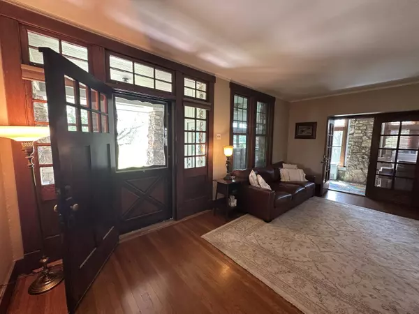 528 E Dorris AVE, Mountain Grove, MO 65711