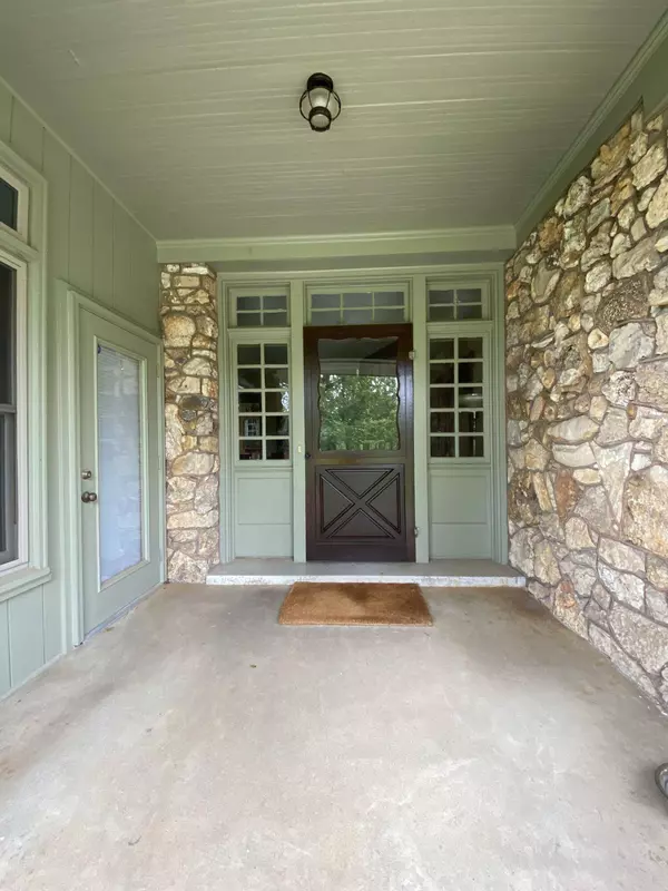 528 E Dorris AVE, Mountain Grove, MO 65711