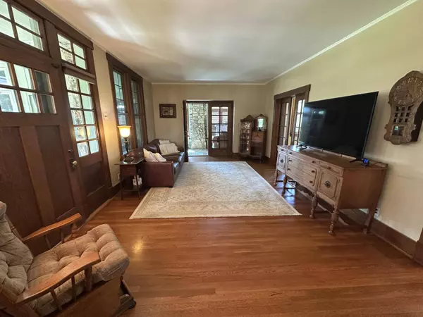 528 E Dorris AVE, Mountain Grove, MO 65711