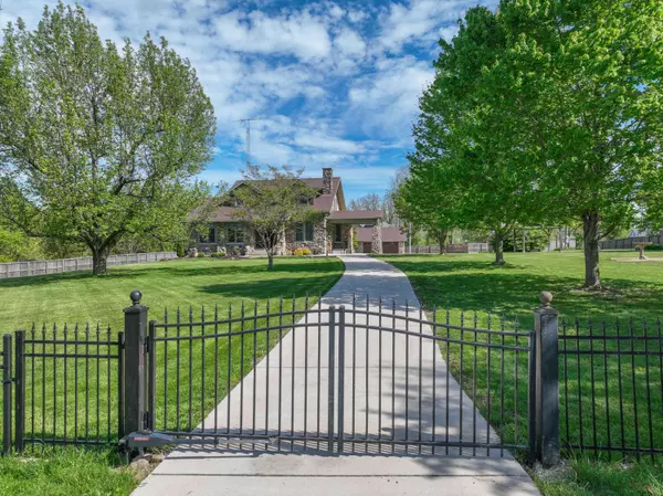 528 E Dorris AVE, Mountain Grove, MO 65711