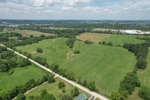 000 Sunshine ST, Mountain Grove, MO 65711