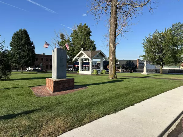 117 & 119 E 2nd ST, Mountain Grove, MO 65711