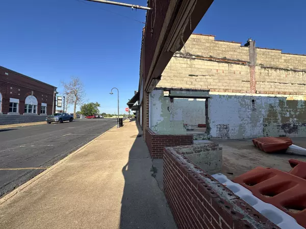 117 & 119 E 2nd ST, Mountain Grove, MO 65711