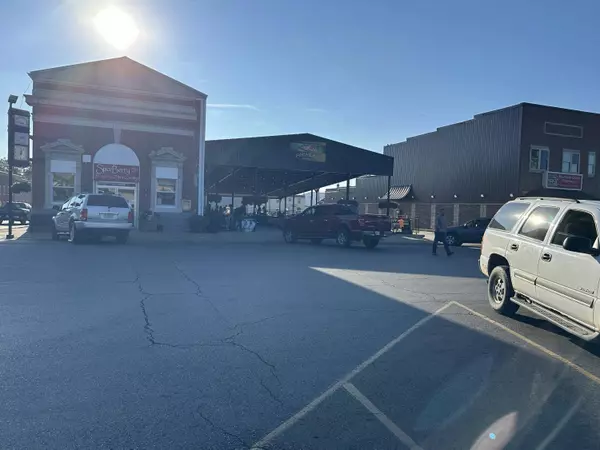 117 & 119 E 2nd ST, Mountain Grove, MO 65711