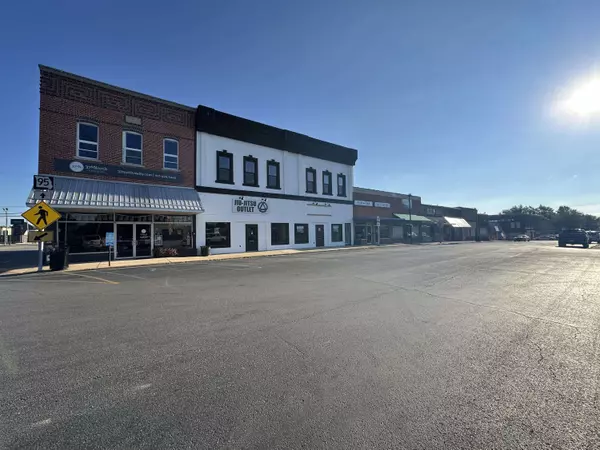 117 & 119 E 2nd ST, Mountain Grove, MO 65711