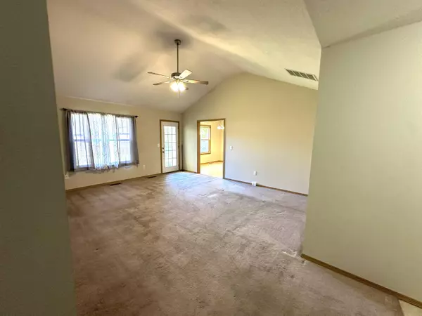 113 E Kimberly ST, Republic, MO 65738