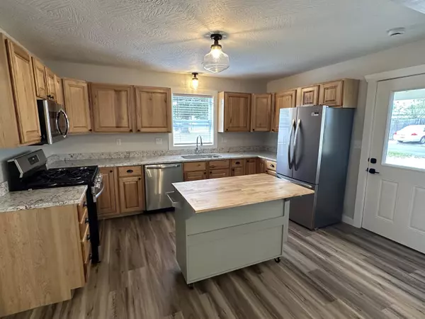 650 W 1st ST, Mountain Grove, MO 65711