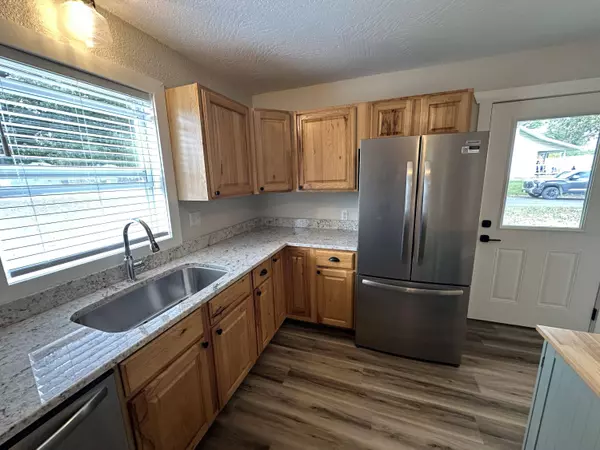 650 W 1st ST, Mountain Grove, MO 65711